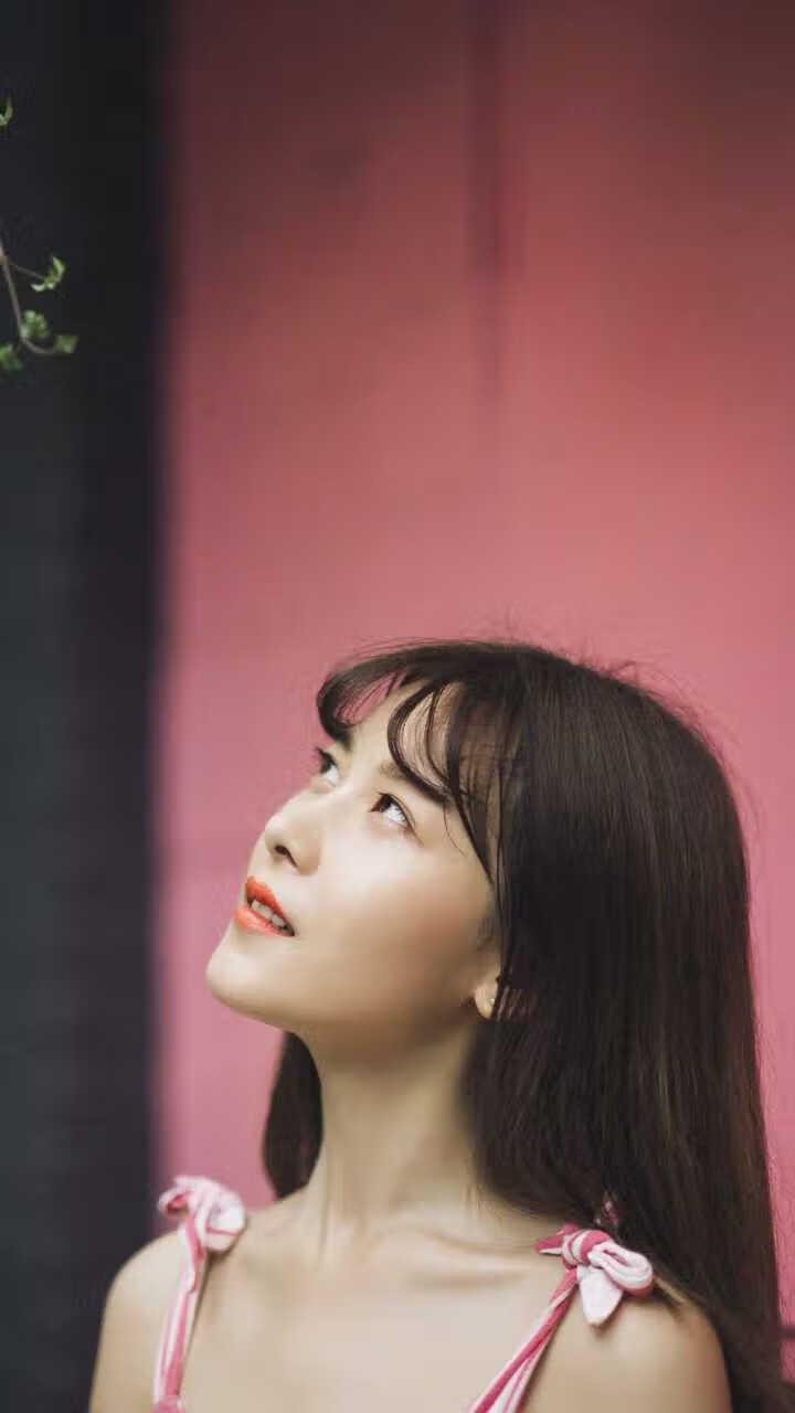 爱游戏体育-现场氛围热烈：球迷欢呼不断，气氛火爆！，球队气氛